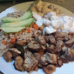 Hansa - Pollo con arroz integral y ensalada de manzana, col y apio.