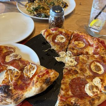 Evviva Trattoria - Delicious pepperoni pizza I highly recommended - Italian Near Me - Hanover, Massachusetts