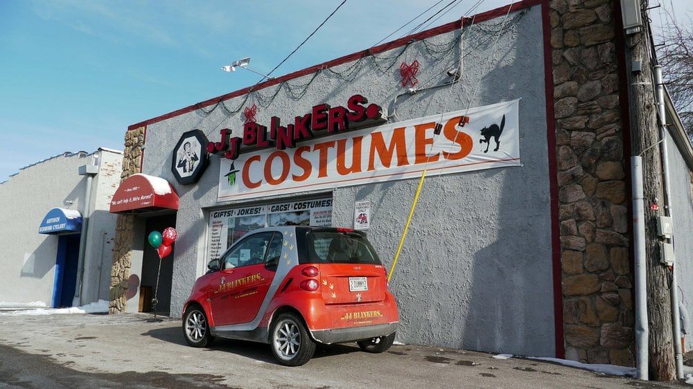 JJ BLINKERS JOKE, MAGIC & COSTUME SHOP CLOSED Updated May 2024 17