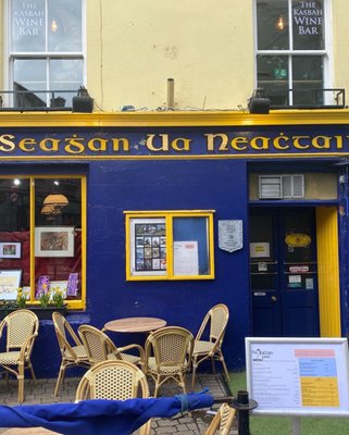 Tigh Neachtain by null
