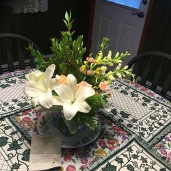 J C Snyder Florist - What was delivered.