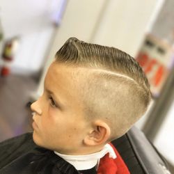 Uppercuts 909 - One on side  fade