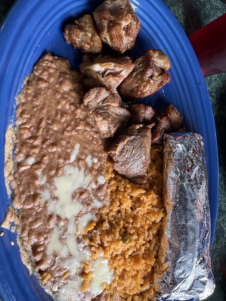 Food from El Tres Amigos