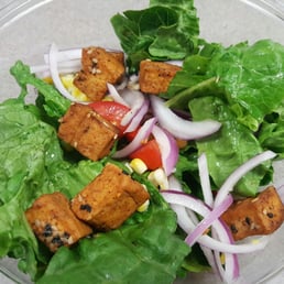 A very boring Chicken Veracruz salad (sub tofu) missing ingredients... A very boring Chicken Veracruz salad (sub tofu) missing ingredients...