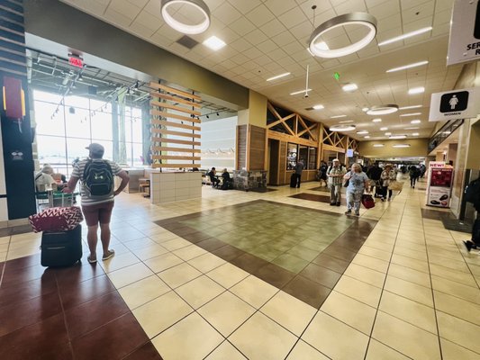 Reno-Tahoe International Airport by null