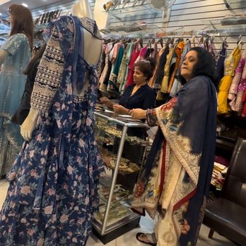 Decor Boutique - Scammers in this picture avoid going here! Better stores and cheaper nearby. - Women's Clothing Near Me - Artesia, California