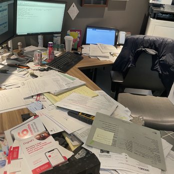 Journey Nissan - Service manager Curts desk just letting anyone walk in to see all this information - Auto Repair Near Me - Lindenhurst, Illinois Journey Nissan - Service manager Curts desk just letting anyone walk in to see all this information - Auto Repair Near Me - Lindenhurst, Illinois