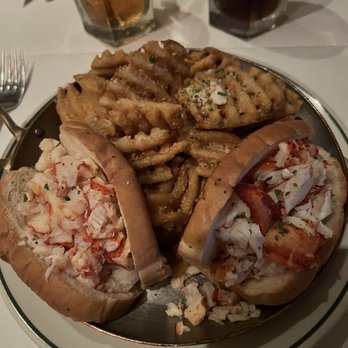 Wollensky Grill - Lobster Roll - New American Near Me - New York, New York