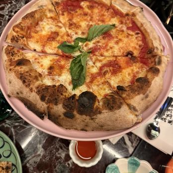 Viva La Mamma - Queen Margherita pizza - Bars Near Me - Los Angeles, California Viva La Mamma - Queen Margherita pizza - Bars Near Me - Los Angeles, California