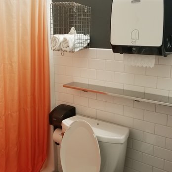 HI Boston Hostel - Shared bathrooms outside each room equipped with fresh bath mats, paper towels, blow dryers and bodywash/shampoo. Clean. - Hostels Near Me - Boston, Massachusetts HI Boston Hostel - Shared bathrooms outside each room equipped with fresh bath mats, paper towels, blow dryers and bodywash/shampoo. Clean. - Hostels Near Me - Boston, Massachusetts