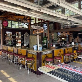 Blackie’s Gas Stop - Gastropubs Near Me - Stephenville, Texas