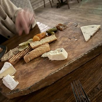 Tavern & Table - Cheese plate - New American Near Me - Mt. Pleasant, South Carolina