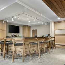 Fairfield by Marriott Inn & Suites North Conway - Enjoy drinks and a bite to eat at our Lobby Bar