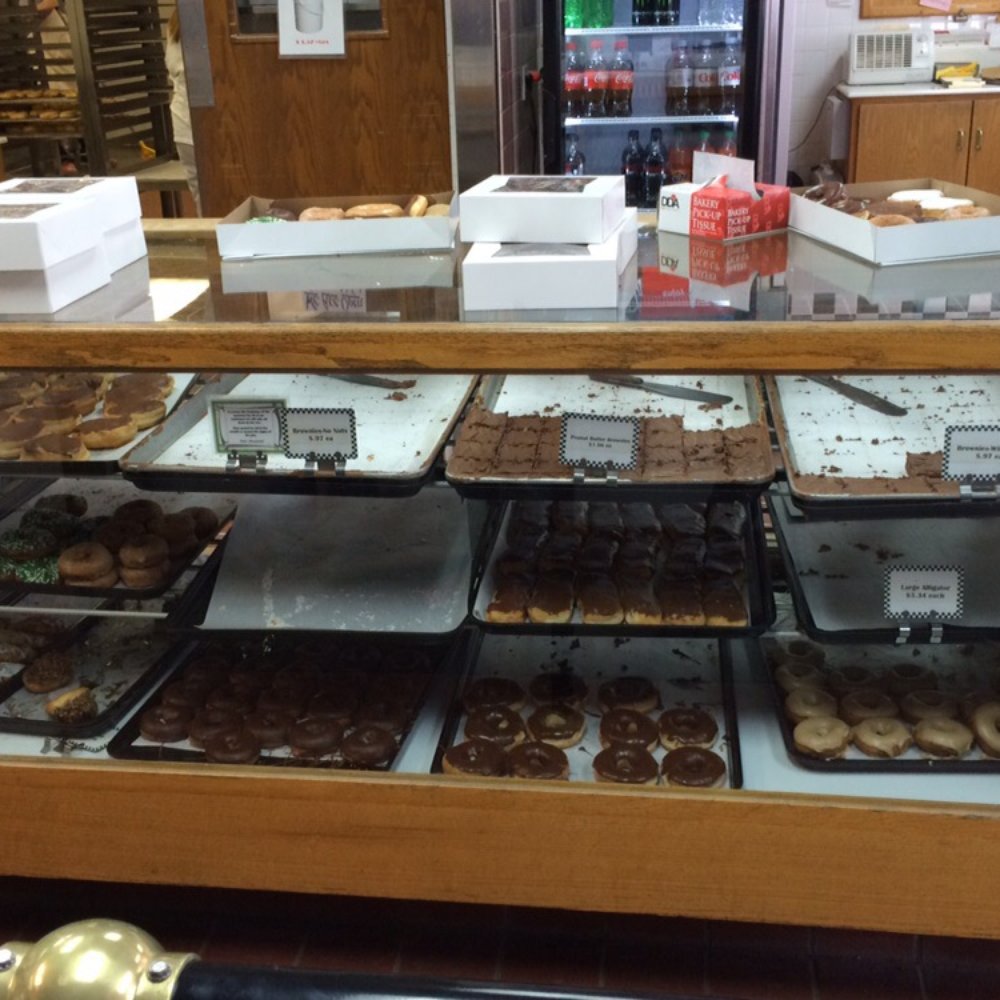 Long’s Bakery - Case 1/4 - filled Long Johns, chocolate and maple glazed yeast, mini and HUGE alligators, brownies - regular and PB. - Bakeries Near Me - Indianapolis, Indiana Long’s Bakery - Case 1/4 - filled Long Johns, chocolate and maple glazed yeast, mini and HUGE alligators, brownies - regular and PB. - Bakeries Near Me - Indianapolis, Indiana