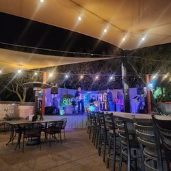 Rosati's Pizza - Outdoor space with warm heaters on and band playing