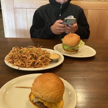 Backcountry Burger Bar - Burgers and onion rings - New American Near Me - Bozeman, Montana Backcountry Burger Bar - Burgers and onion rings - New American Near Me - Bozeman, Montana