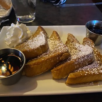 21st In Germantown - French toast with syrup and berry compote - American Near Me - Louisville, Kentucky 21st In Germantown - French toast with syrup and berry compote - American Near Me - Louisville, Kentucky