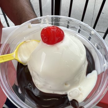 Andy's Frozen Custard - Hot fudge sundae - Ice Cream & Frozen Yogurt Near Me - Schaumburg, Illinois
