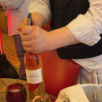 Café George V - Bottle of rose wine - Cafes Near Me - Paris, 75 Café George V - Bottle of rose wine - Cafes Near Me - Paris, 75