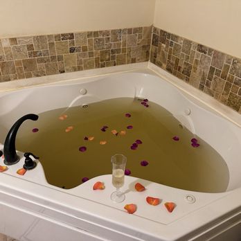 The Medbery Day Spa - Relaxing couple jacuzzi in our mineral waters - Massage Near Me - Ballston Spa, New York The Medbery Day Spa - Relaxing couple jacuzzi in our mineral waters - Massage Near Me - Ballston Spa, New York