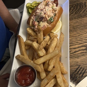 Scarlet Oak Tavern - New American Near Me - Hingham, Massachusetts