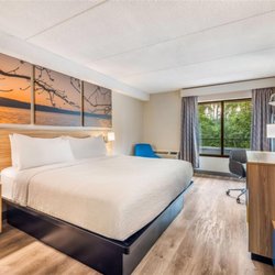 Days Inn by Wyndham Geneva/Finger Lakes - Guest room