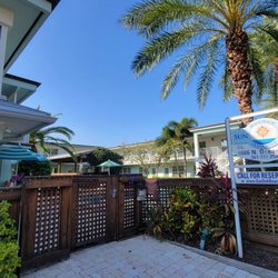 Sun Dek Beach House - Entrance