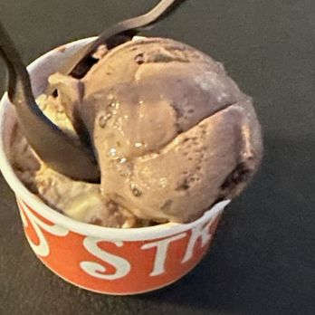 Salt & Straw - Chocolate Gooey Brownie Party Pack - Ice Cream & Frozen Yogurt Near Me - Pasadena, California Salt & Straw - Chocolate Gooey Brownie Party Pack - Ice Cream & Frozen Yogurt Near Me - Pasadena, California