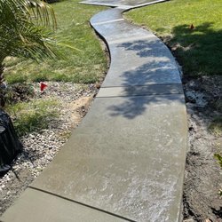 Conquered Concrete of the Valley - Stamped concrete with broomed borders