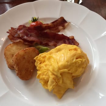 華特餐廳 - My breakfast favorite the scrambled eggs with bacon. - Buffets Near Me - Hong Kong, HK