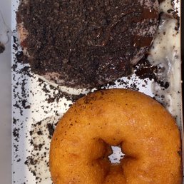 Cookies and cream donut New York cheesecake no cream cheese on top Cookies and cream donut New York cheesecake no cream cheese on top
