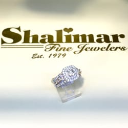 Halo 2-tone solitaire ring