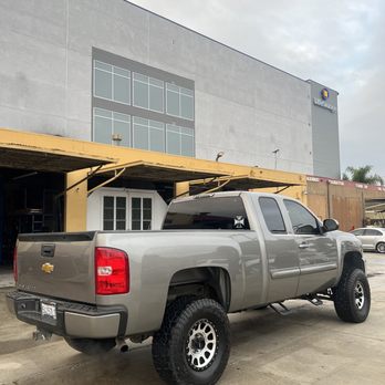 Fast Auto Collision Center - Body Shops Near Me - Hawaiian Gardens, California