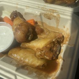 Chipotle tamrid wings