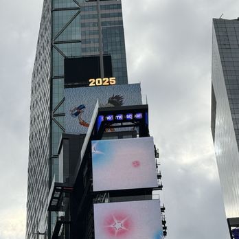 Times Square - This is the place where the New Year's Ball drops signifying the start of the New Year! - Landmarks & Historical Buildings Near Me - New York, New York Times Square - This is the place where the New Year's Ball drops signifying the start of the New Year! - Landmarks & Historical Buildings Near Me - New York, New York