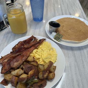 Mini Gourmet - orange juice, pancakes, scrambled eggs, bacon, and potatoes - Breakfast & Brunch Near Me - San Jose, California