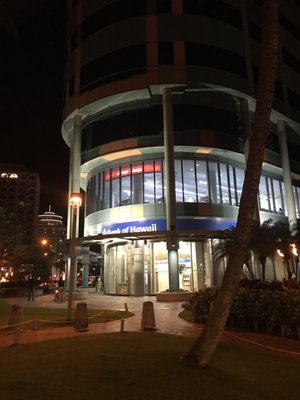 Bank of Hawaii Waikiki Center by null