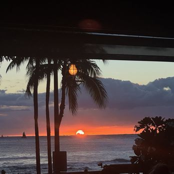 Lulu's Waikiki - View from the counter - Burgers Near Me - Honolulu, Hawaii Lulu's Waikiki - View from the counter - Burgers Near Me - Honolulu, Hawaii