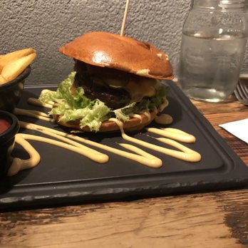 Dulf's Burger - Cheeseburger - Burgers Near Me - Hamburg, HH