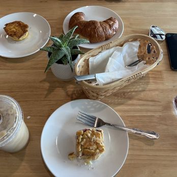Mama G's Central - Bakeries Near Me - St. Petersburg, Florida