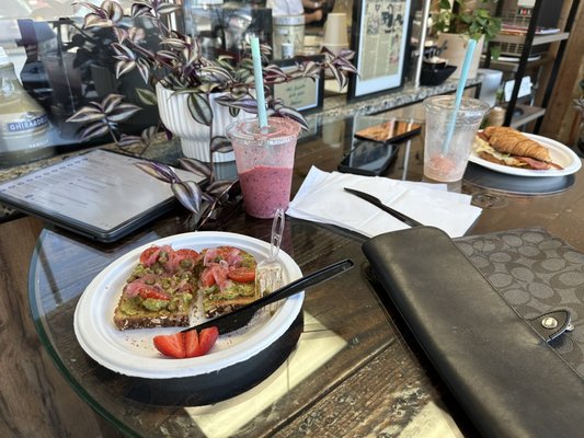 DaéBreak Café by null