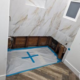 photo of our bathroom before DR Development started renovations