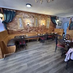 El-Sherif’s Restaurant And Lounge - Inside