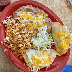 Guayos El Rey - Two taco plate