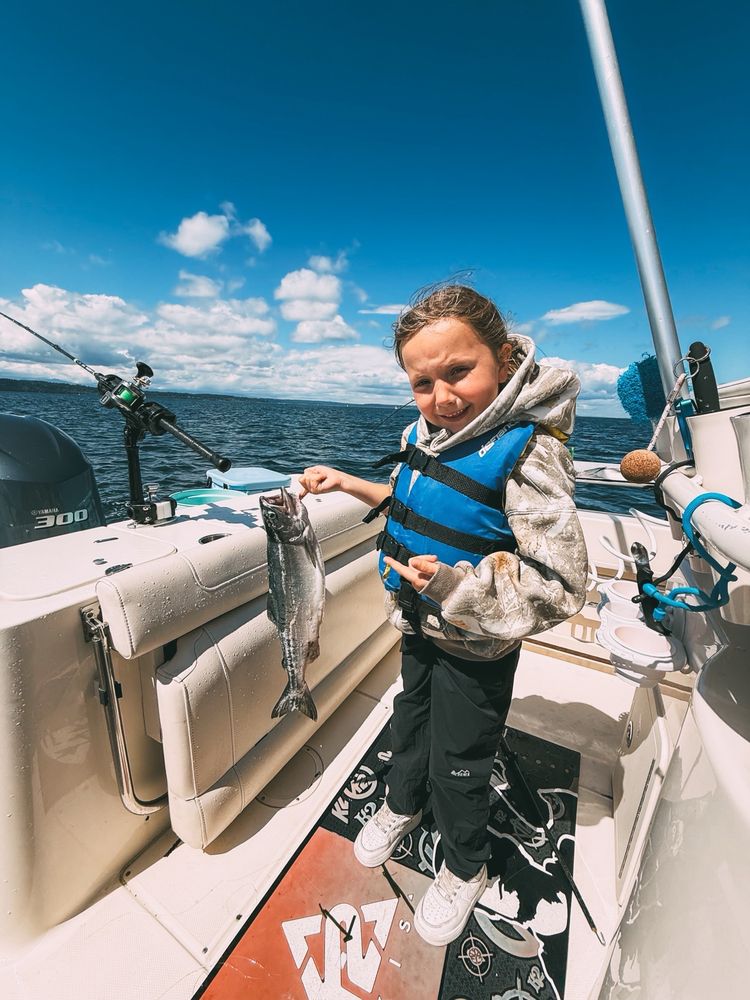 Wind Knot Salmon Guides Logo