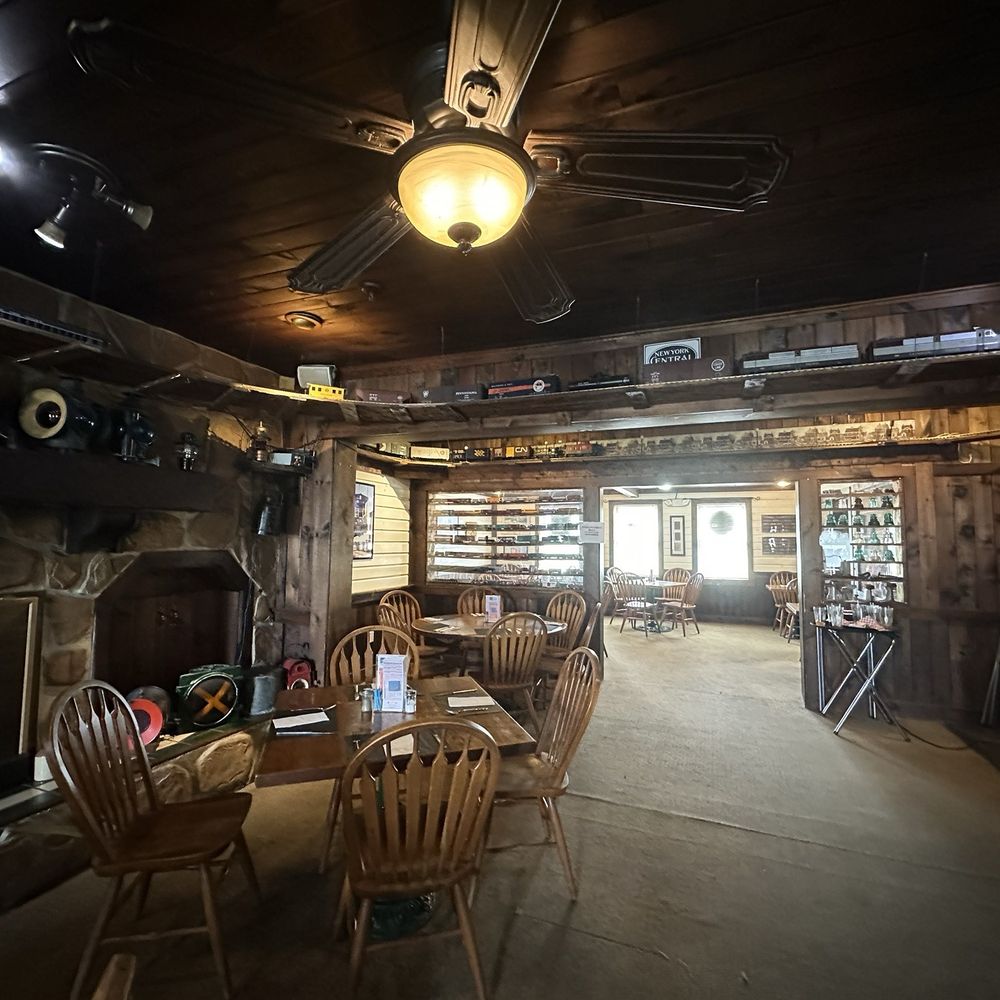 Freight House - Inside view - American Near Me - Ogdensburg, New York Freight House - Inside view - American Near Me - Ogdensburg, New York