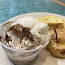 Blue Pearl Buffet & Grill - Finished the meal with basic ice cream and desserts - not that bad.