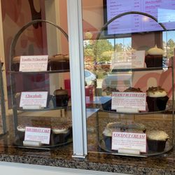 Smallcakes Williamsburg - Display of cupcakes