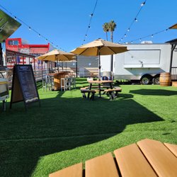 Munchies Food Club - Patio