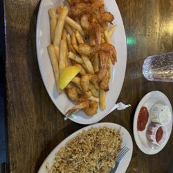 Frilly's Seafood Bayou Kitchen - Fried shrimp medium size, dirty rice